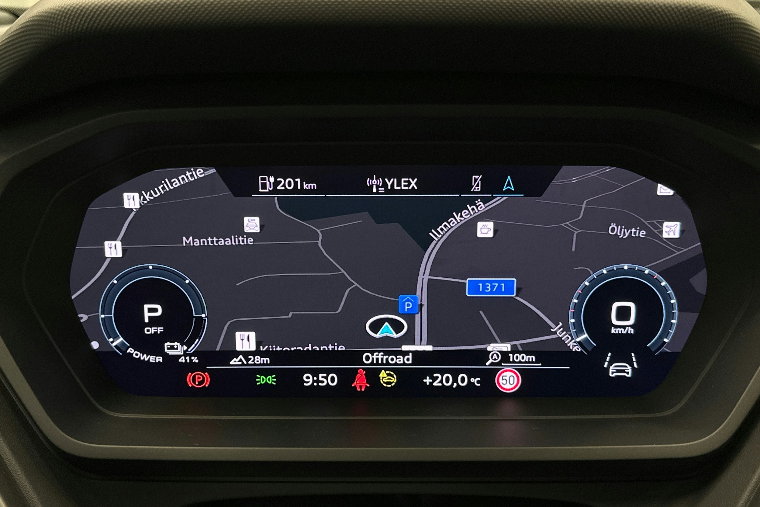 sininen Audi Q4 e-tron 2024 kuva 23.