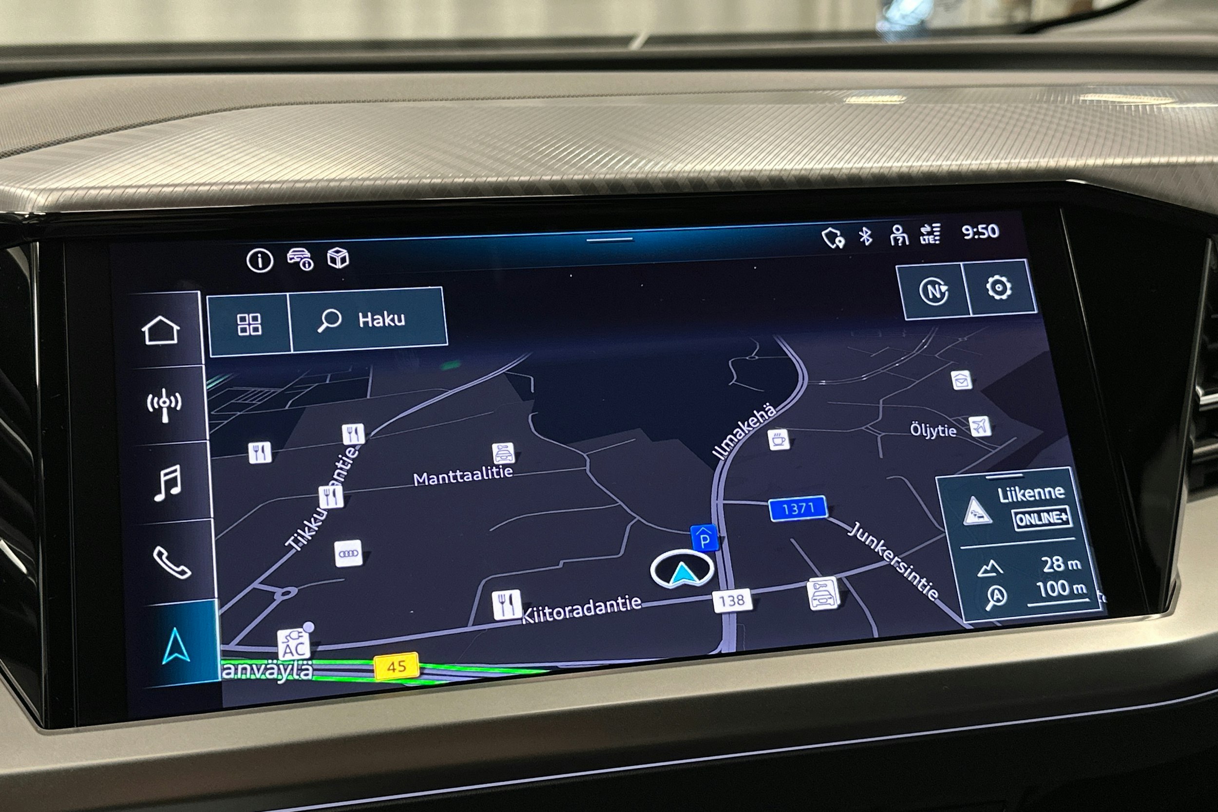 sininen Audi Q4 e-tron 2024 kuva 26.
