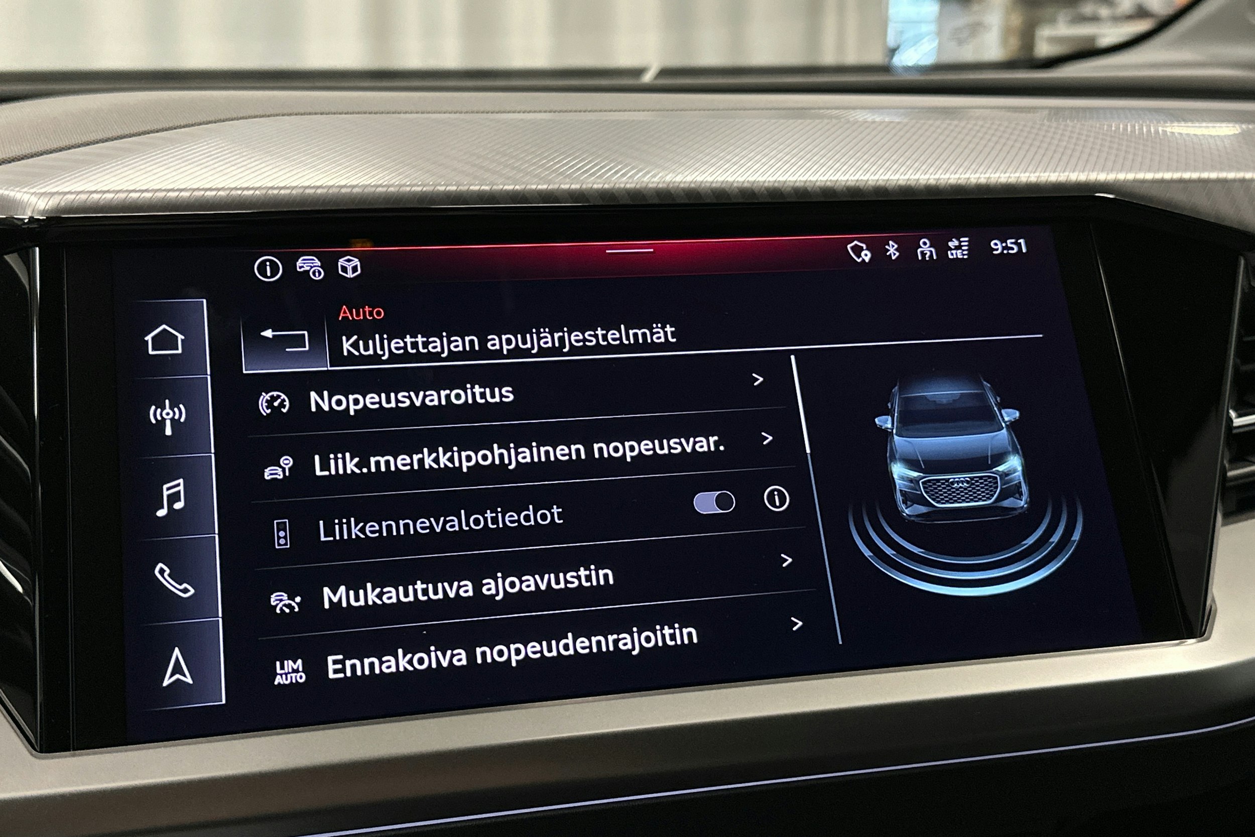 sininen Audi Q4 e-tron 2024 kuva 29.