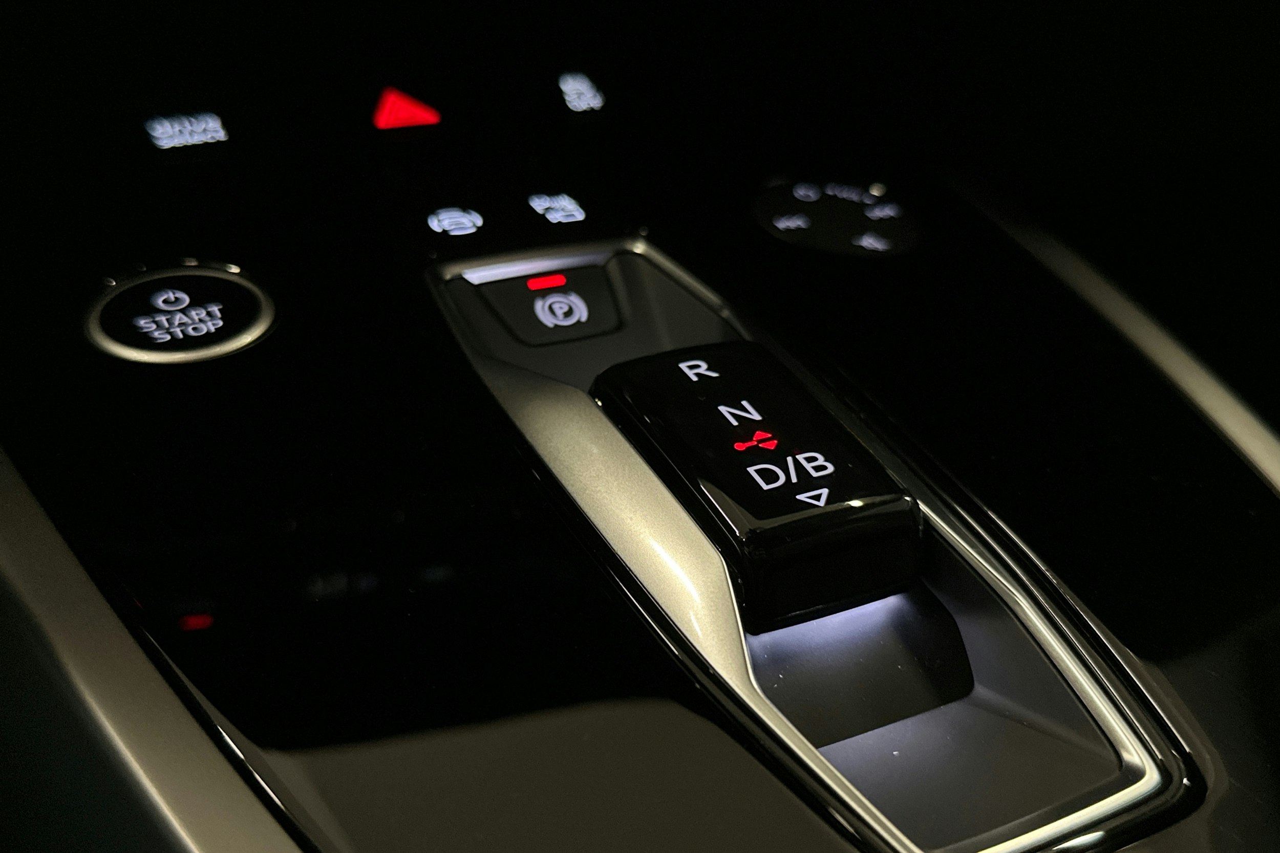 sininen Audi Q4 e-tron 2024 kuva 33.