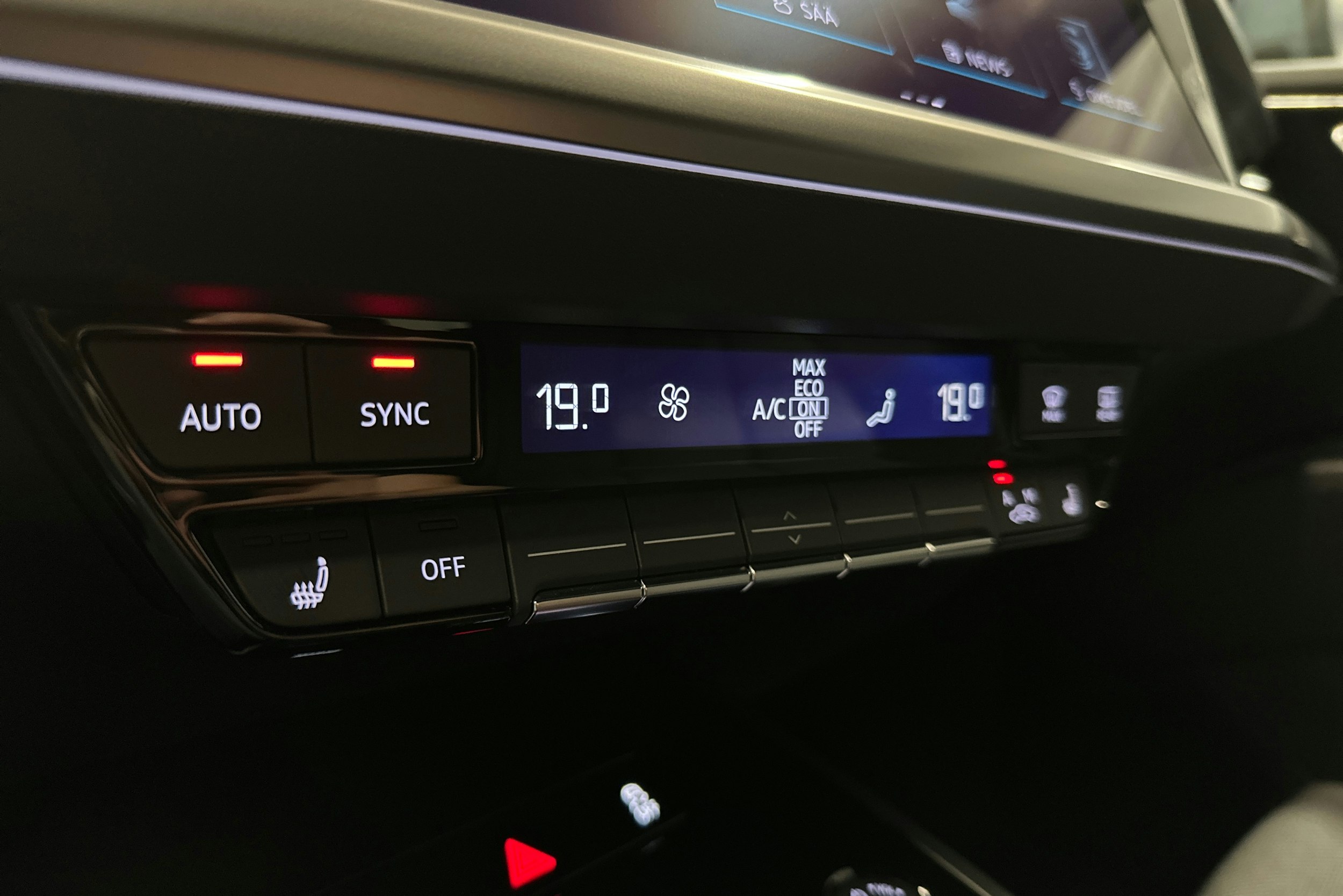 sininen Audi Q4 e-tron 2024 kuva 34.