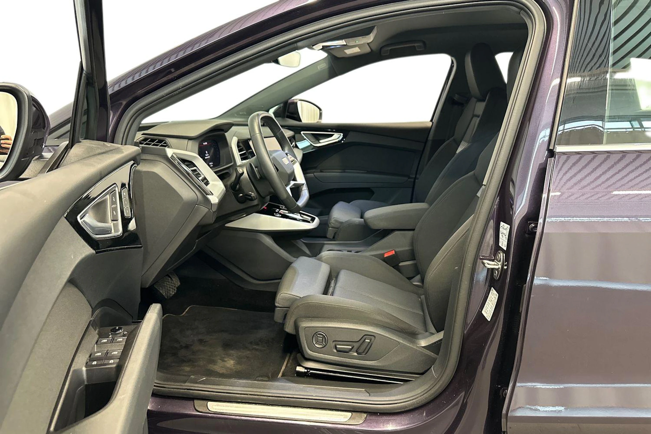 met. vihreä Audi Q4 e-tron 2024 kuva 12.