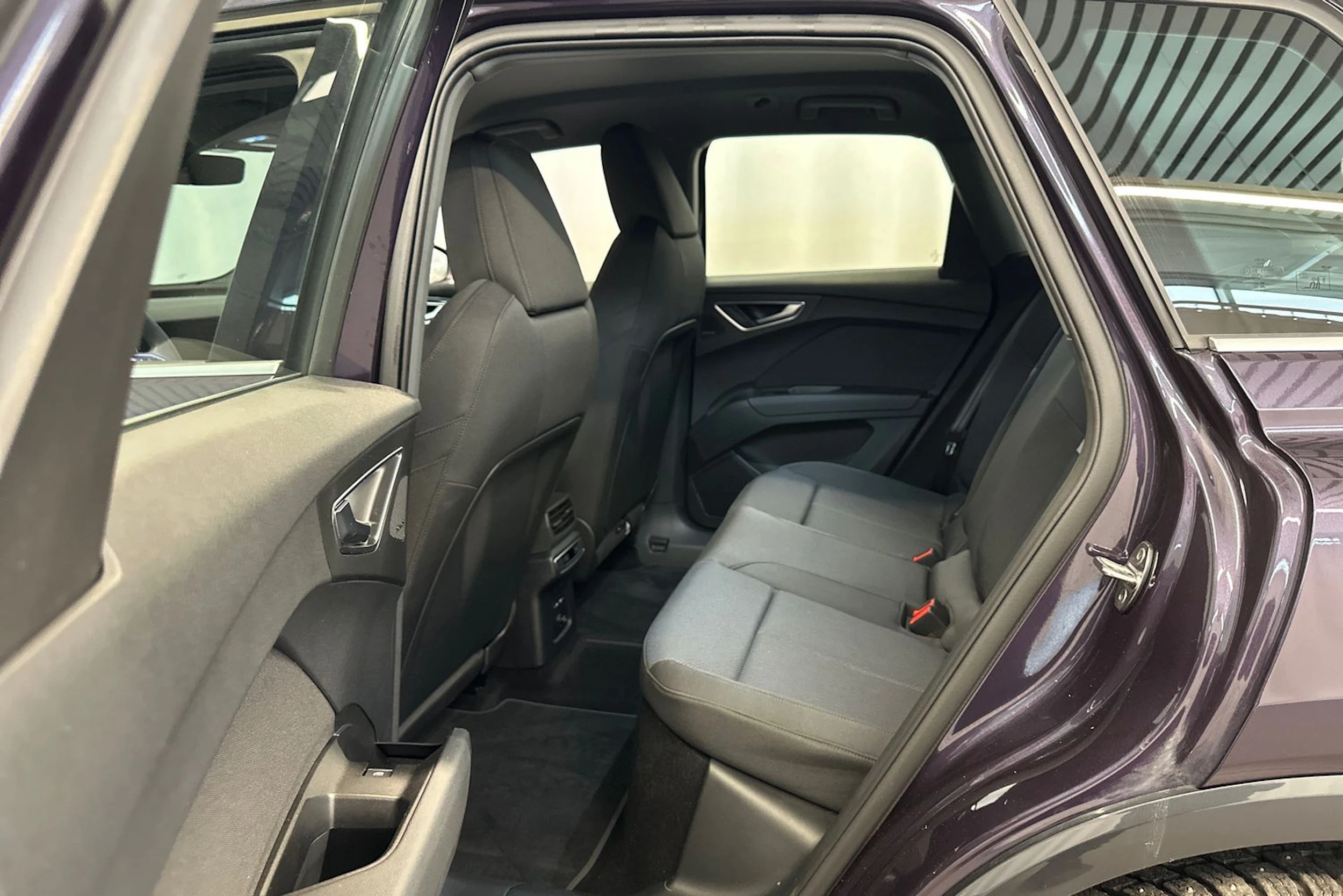 met. vihreä Audi Q4 e-tron 2024 kuva 13.