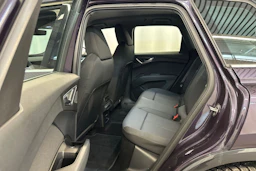 met. vihreä Audi Q4 e-tron 2024 kuva 13.