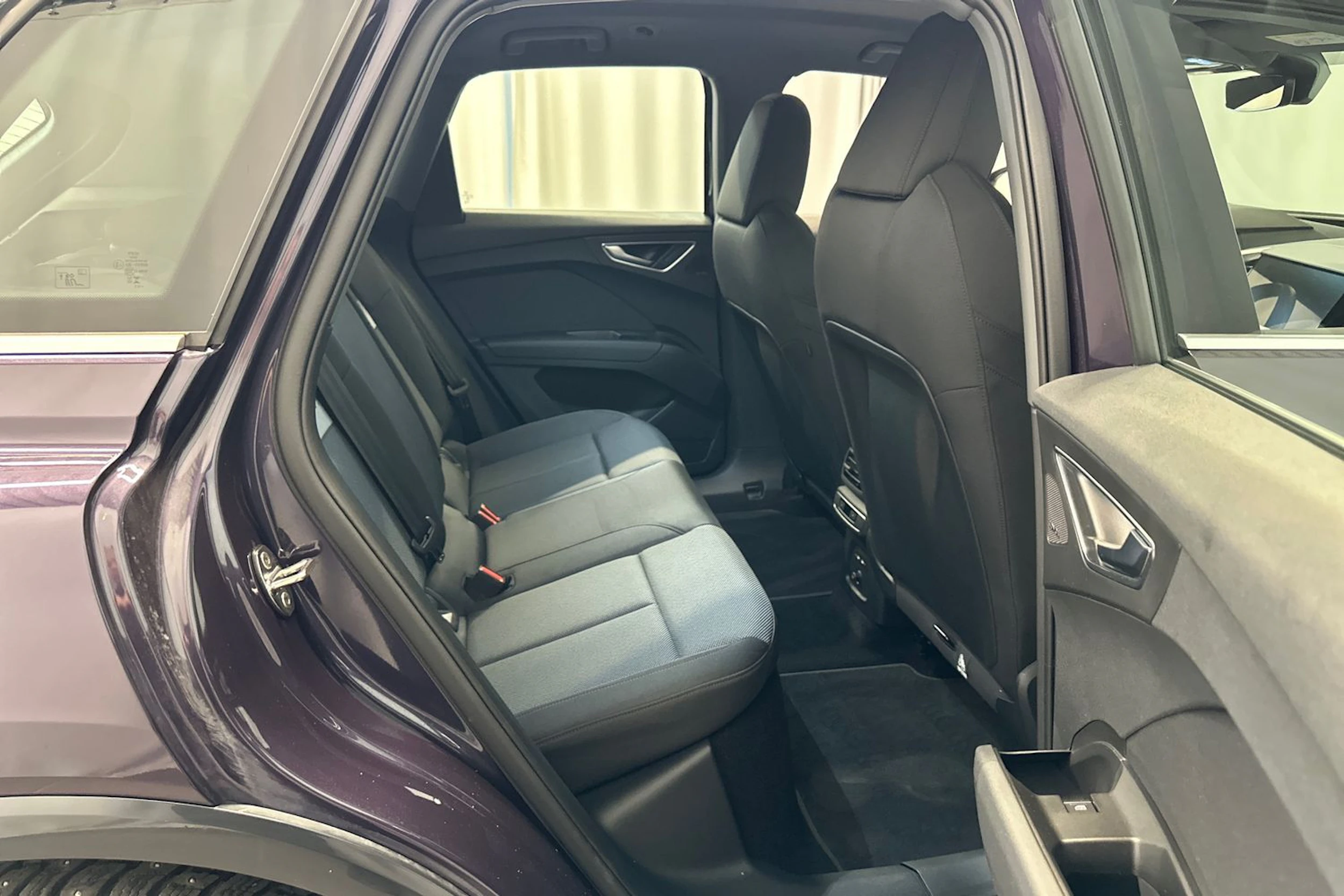 met. vihreä Audi Q4 e-tron 2024 kuva 16.