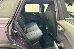 met. vihreä Audi Q4 e-tron 2024 kuva 16.