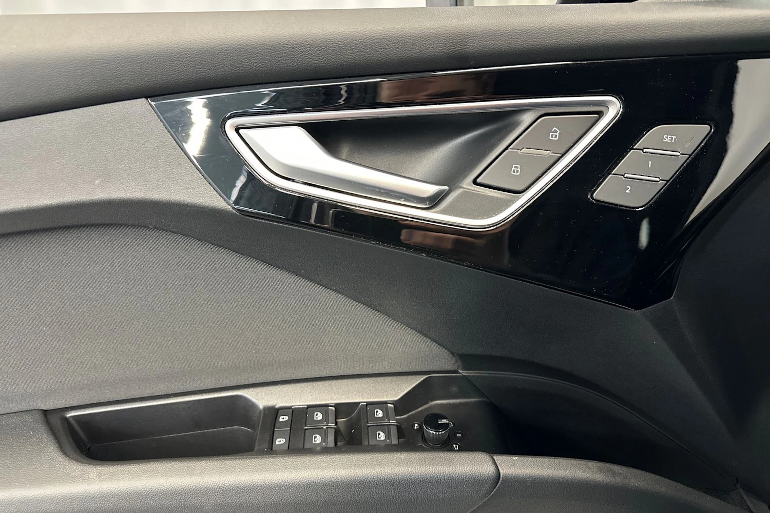 met. vihreä Audi Q4 e-tron 2024 kuva 18.