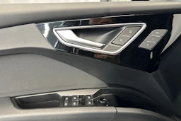 met. vihreä Audi Q4 e-tron 2024 kuva 18.