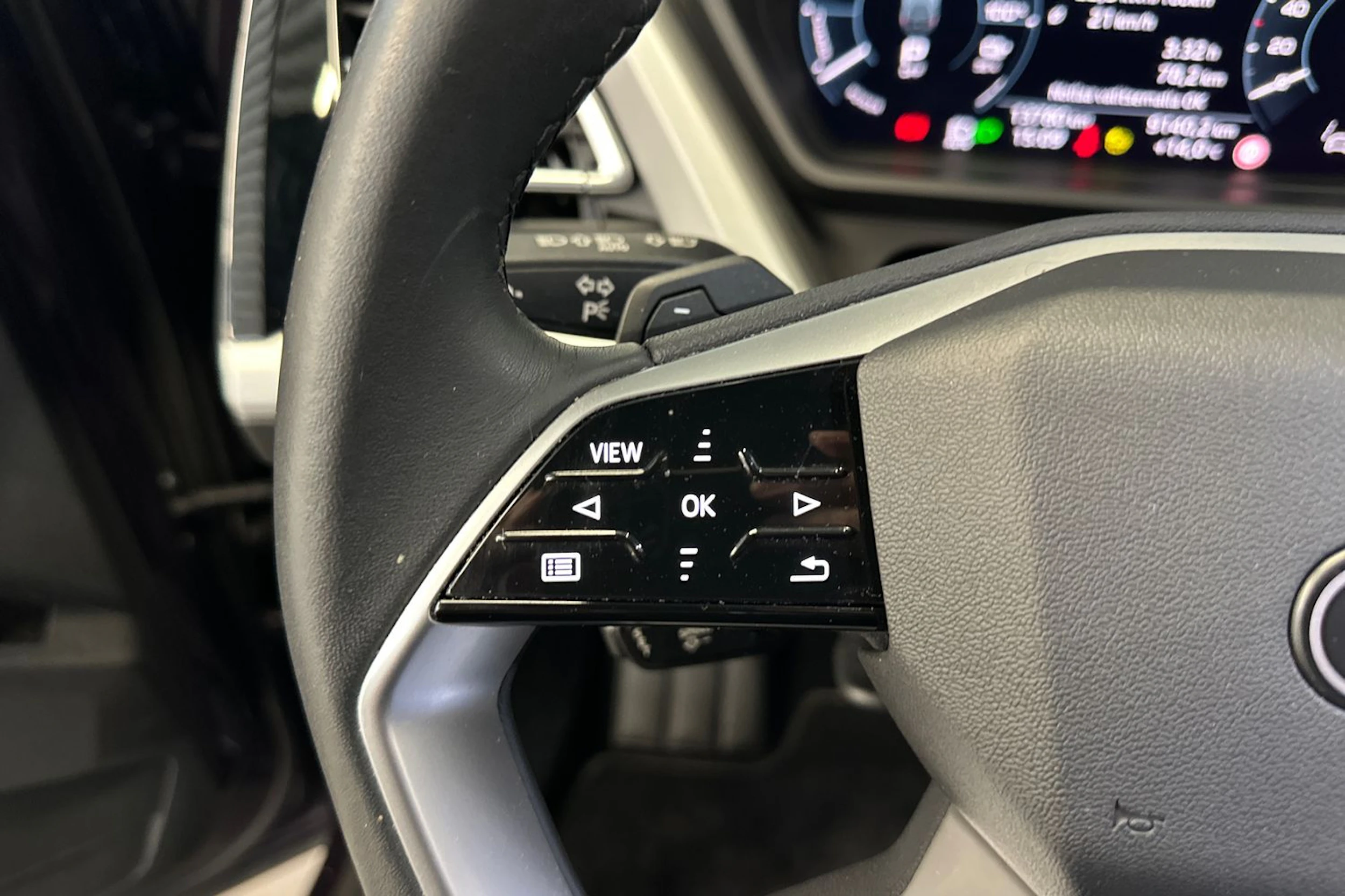 met. vihreä Audi Q4 e-tron 2024 kuva 20.