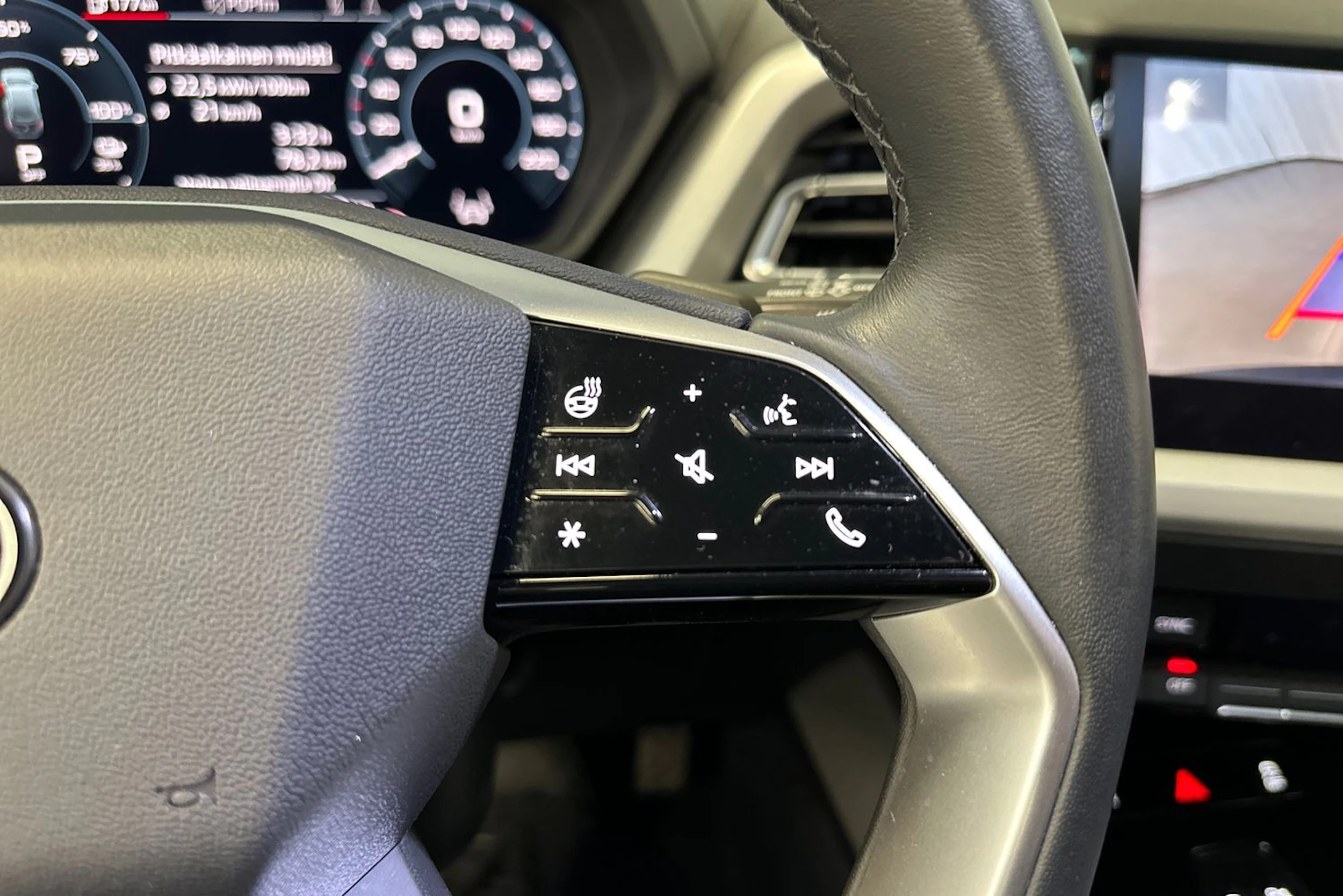 met. vihreä Audi Q4 e-tron 2024 kuva 21.