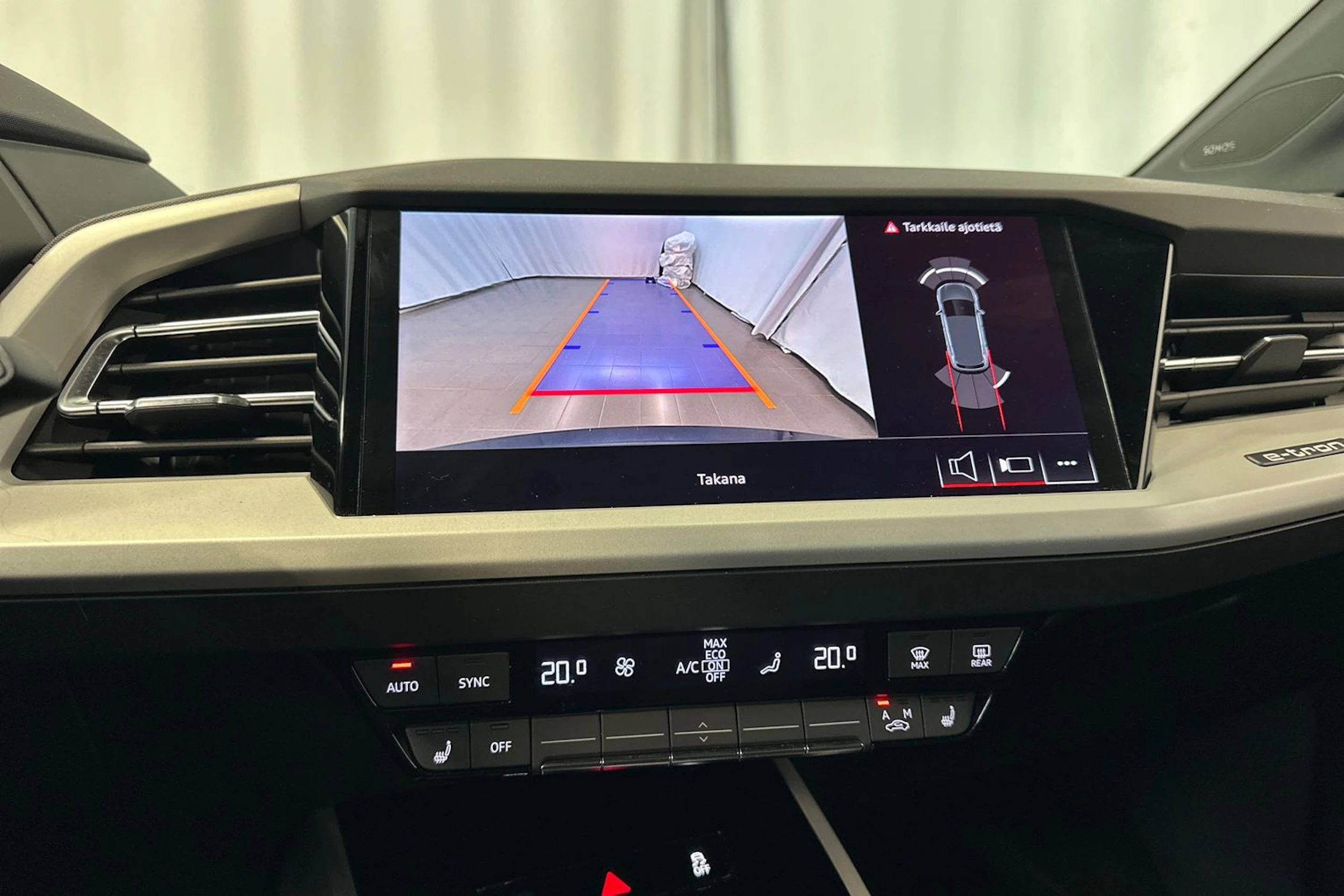 met. vihreä Audi Q4 e-tron 2024 kuva 24.