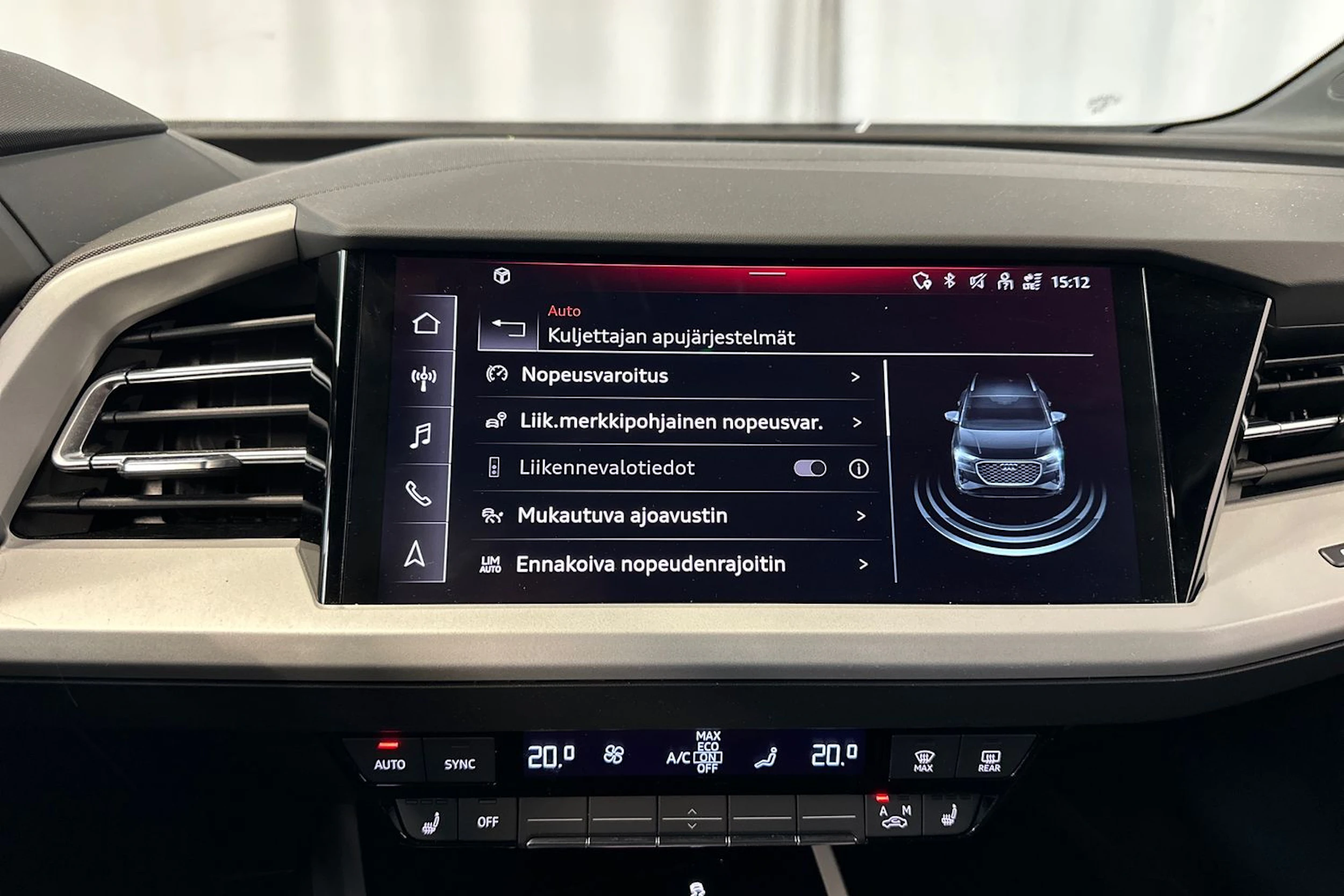 met. vihreä Audi Q4 e-tron 2024 kuva 26.