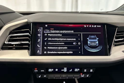 met. vihreä Audi Q4 e-tron 2024 kuva 26.