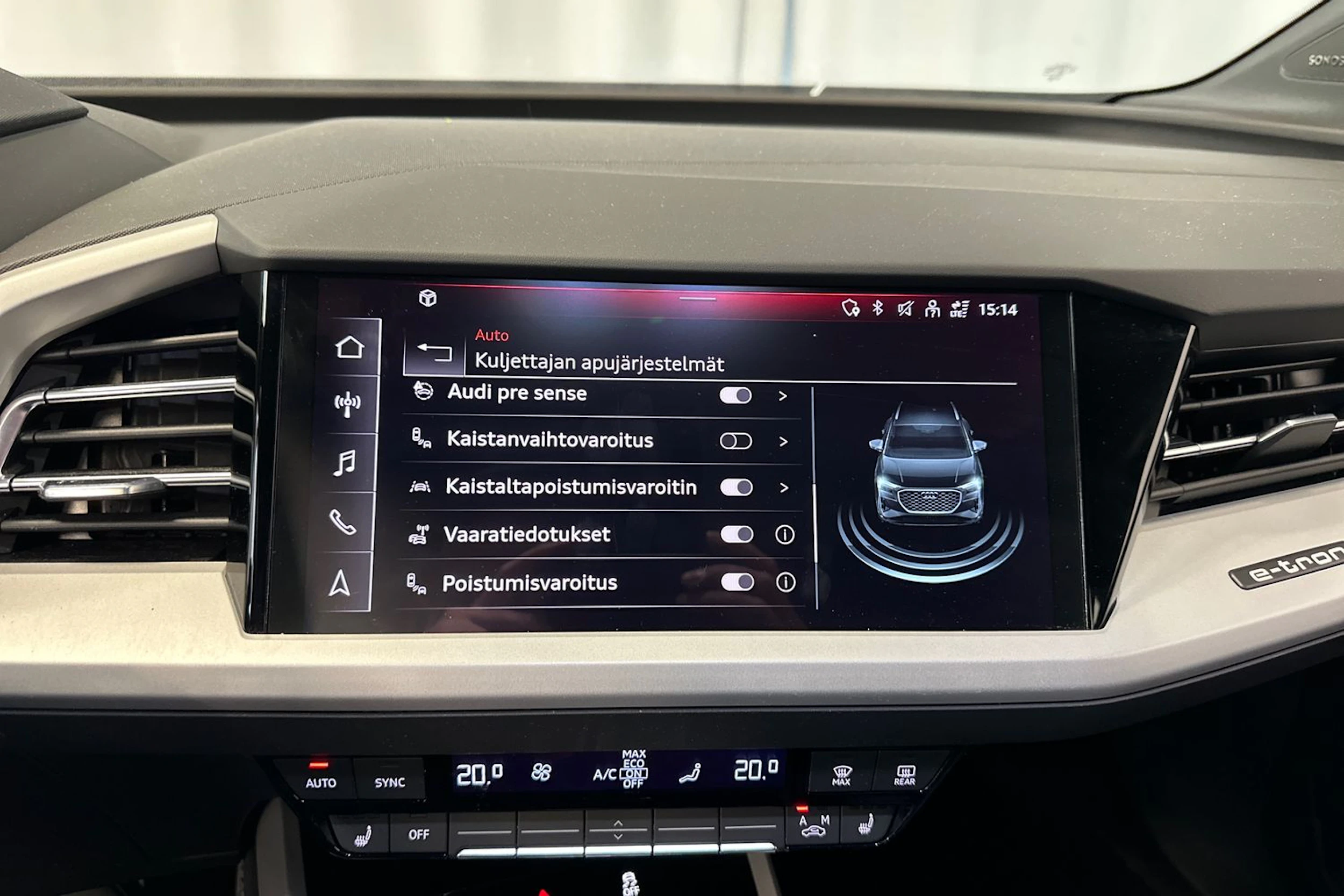 met. vihreä Audi Q4 e-tron 2024 kuva 27.