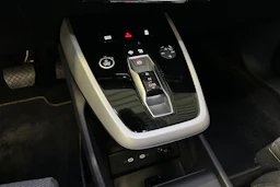 met. vihreä Audi Q4 e-tron 2024 kuva 28.