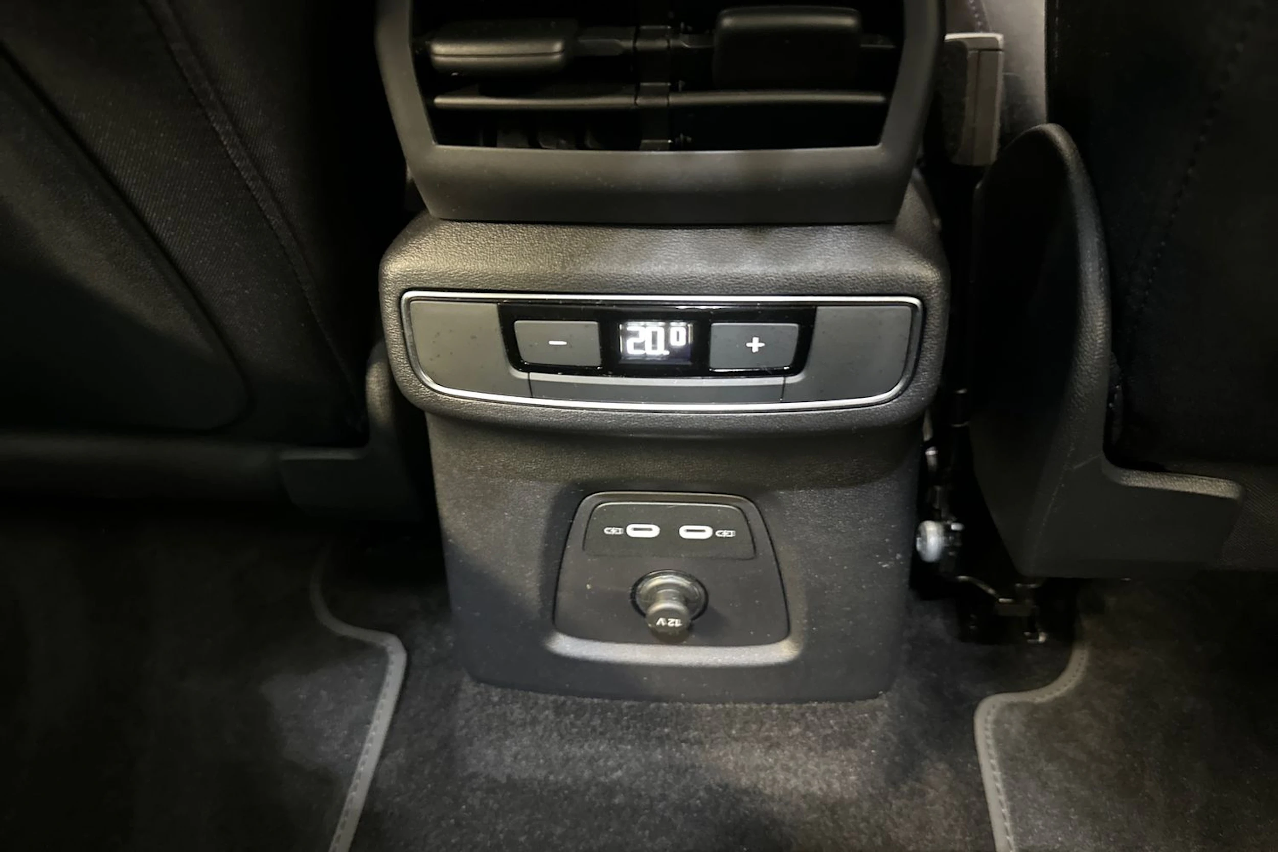 met. vihreä Audi Q4 e-tron 2024 kuva 29.