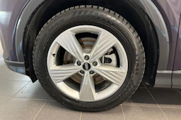 met. vihreä Audi Q4 e-tron 2024 kuva 30.