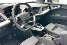 musta Audi Q4 e-tron 2024 kuva 3.