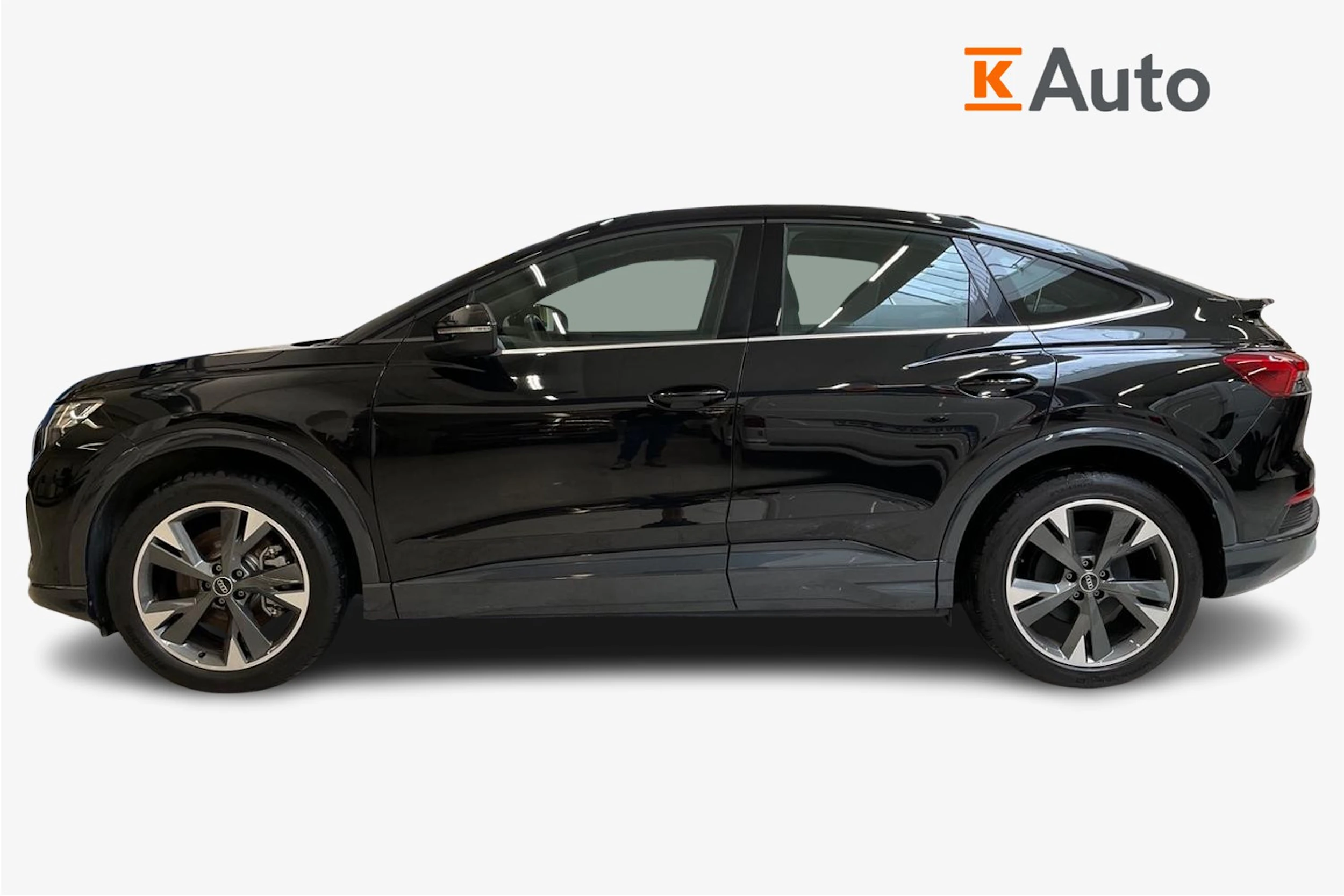 musta Audi Q4 e-tron 2024 kuva 5.