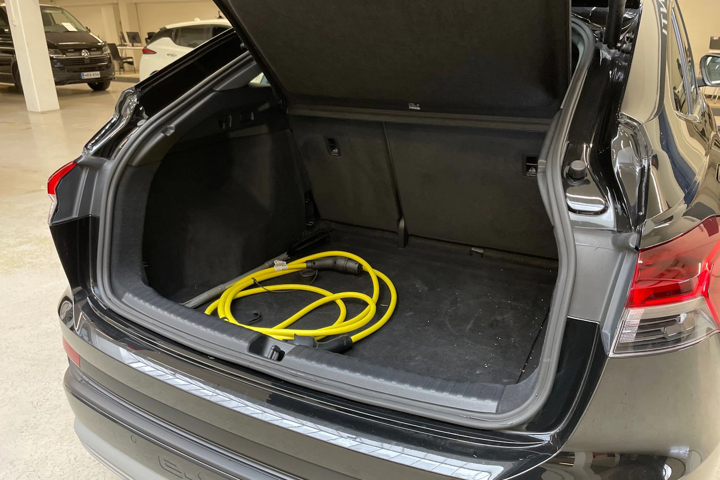 musta Audi Q4 e-tron 2024 kuva 12.