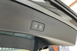 musta Audi Q4 e-tron 2024 kuva 13.