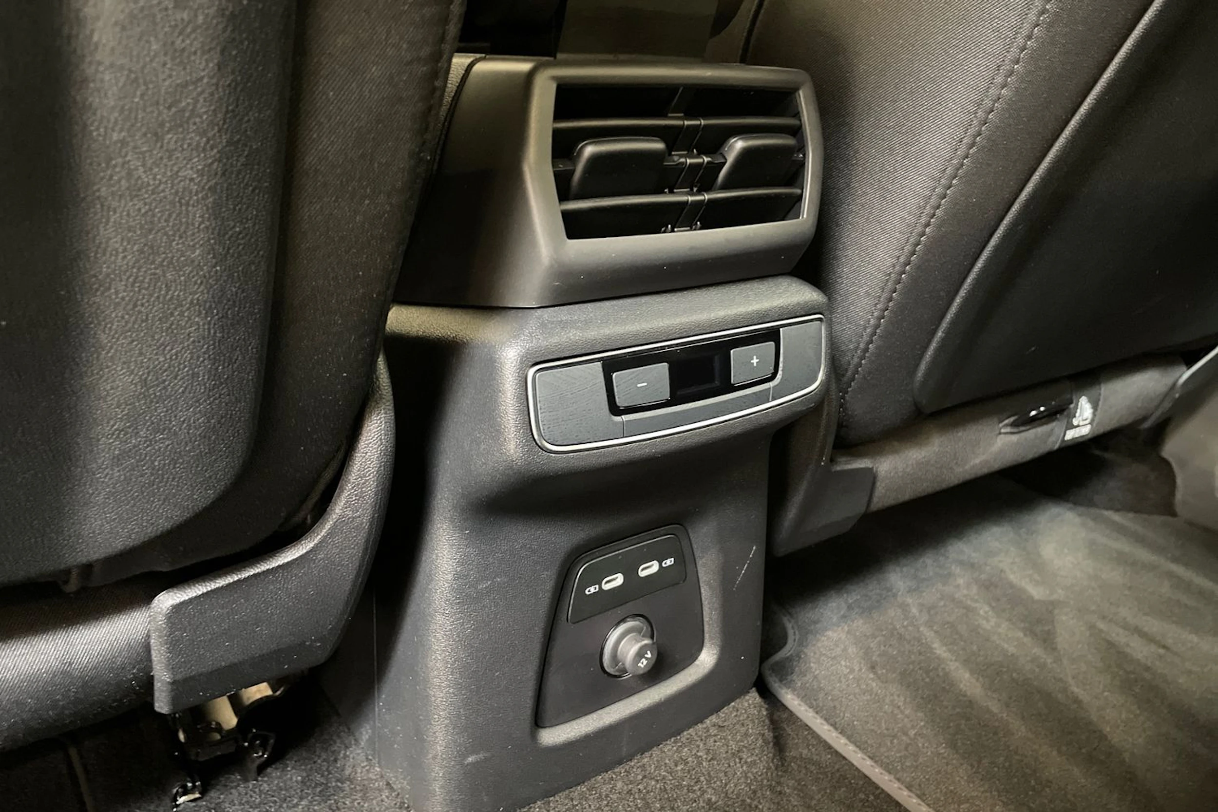 musta Audi Q4 e-tron 2024 kuva 14.