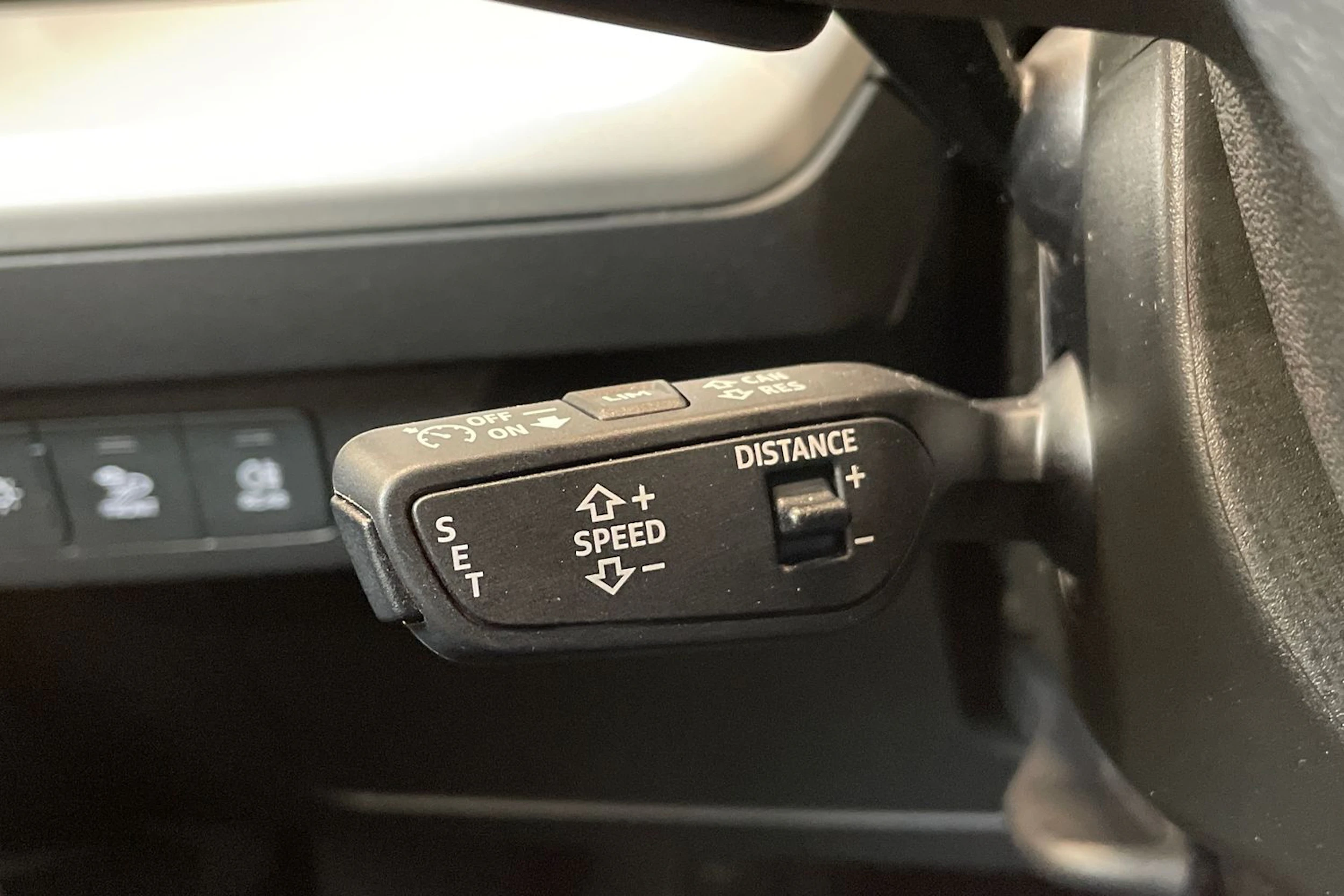 musta Audi Q4 e-tron 2024 kuva 16.