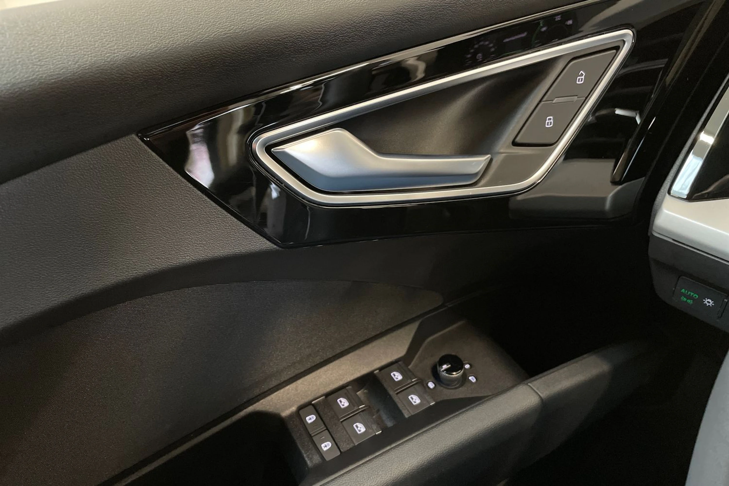 musta Audi Q4 e-tron 2024 kuva 18.