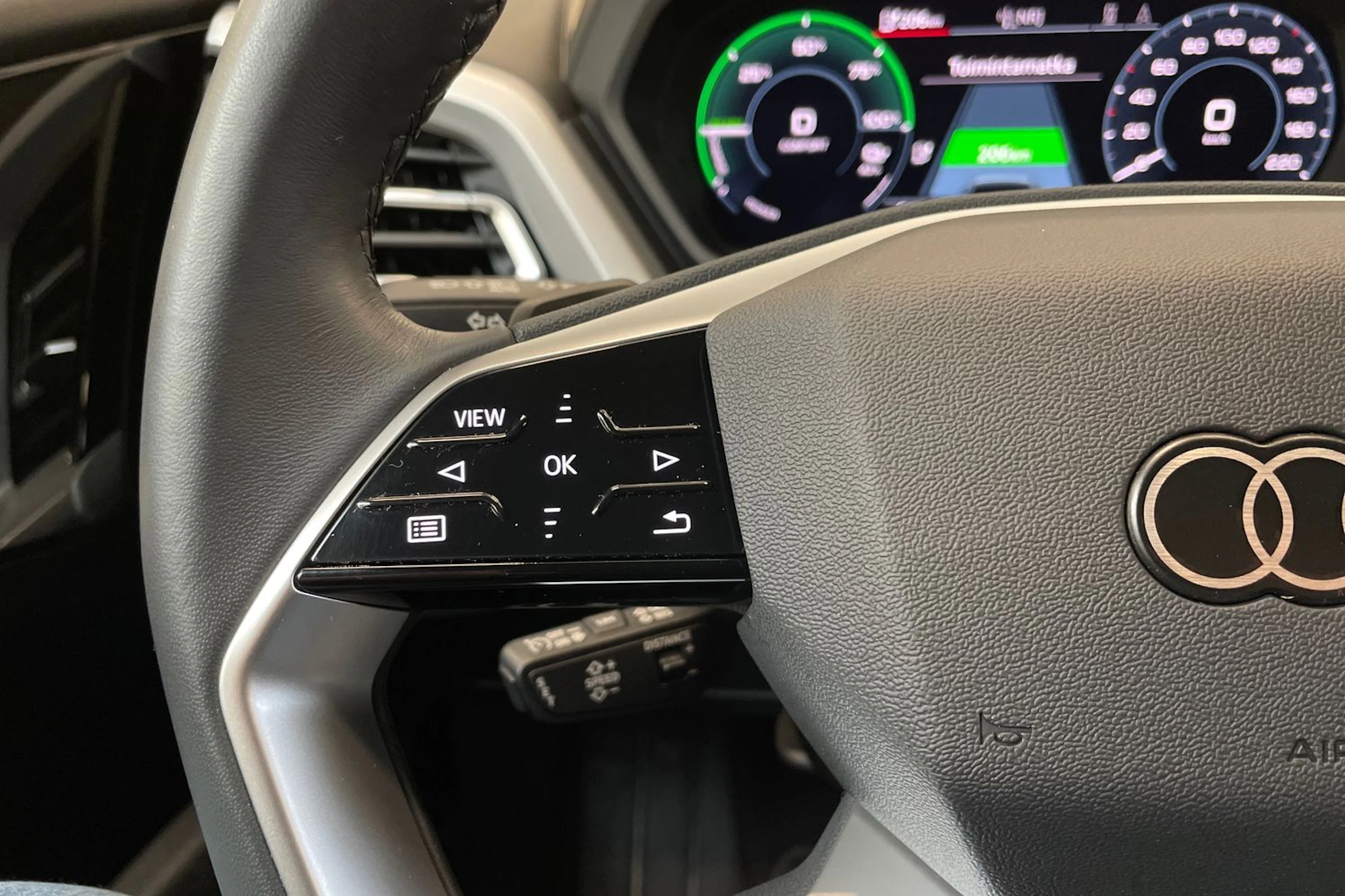 musta Audi Q4 e-tron 2024 kuva 19.