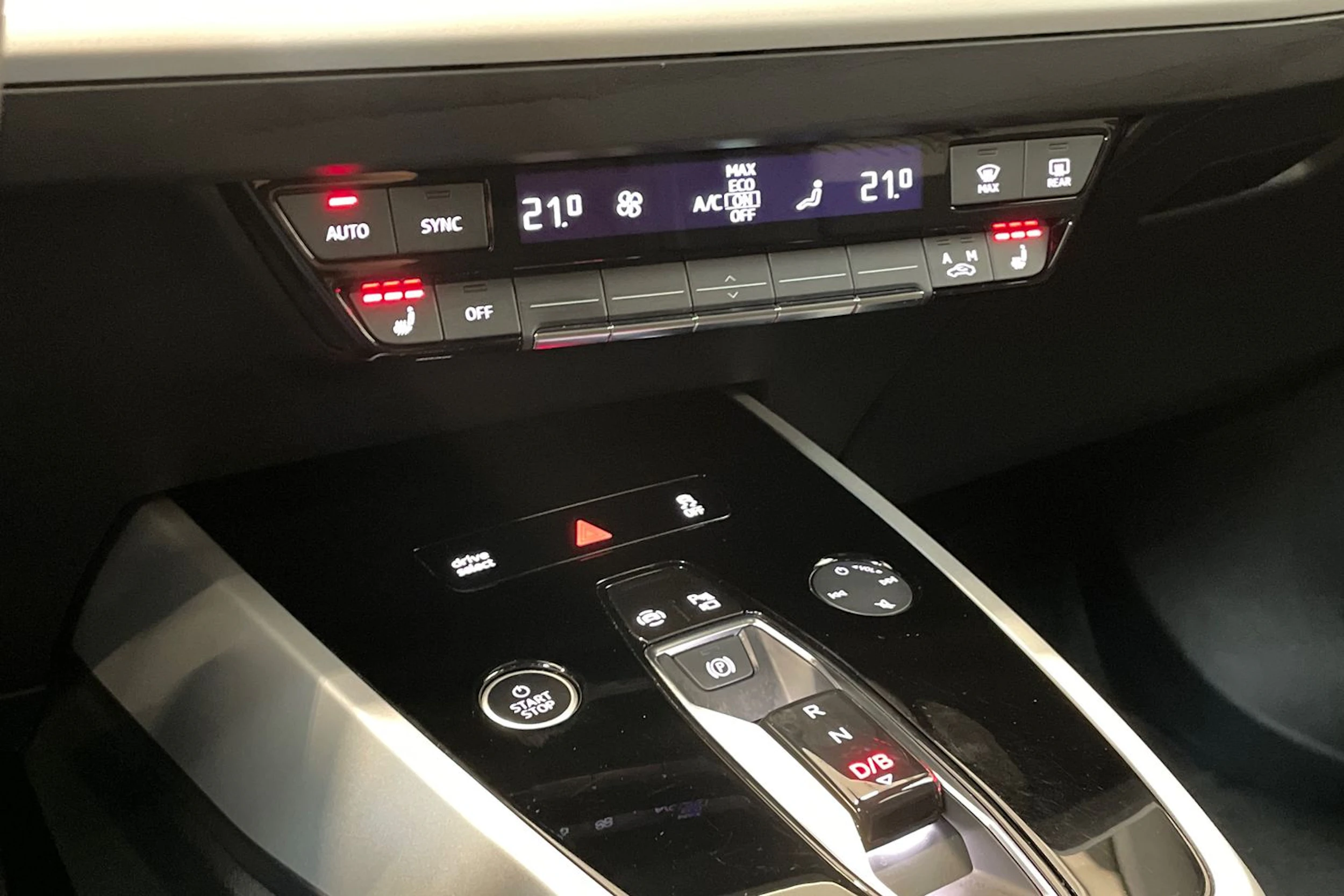 musta Audi Q4 e-tron 2024 kuva 21.