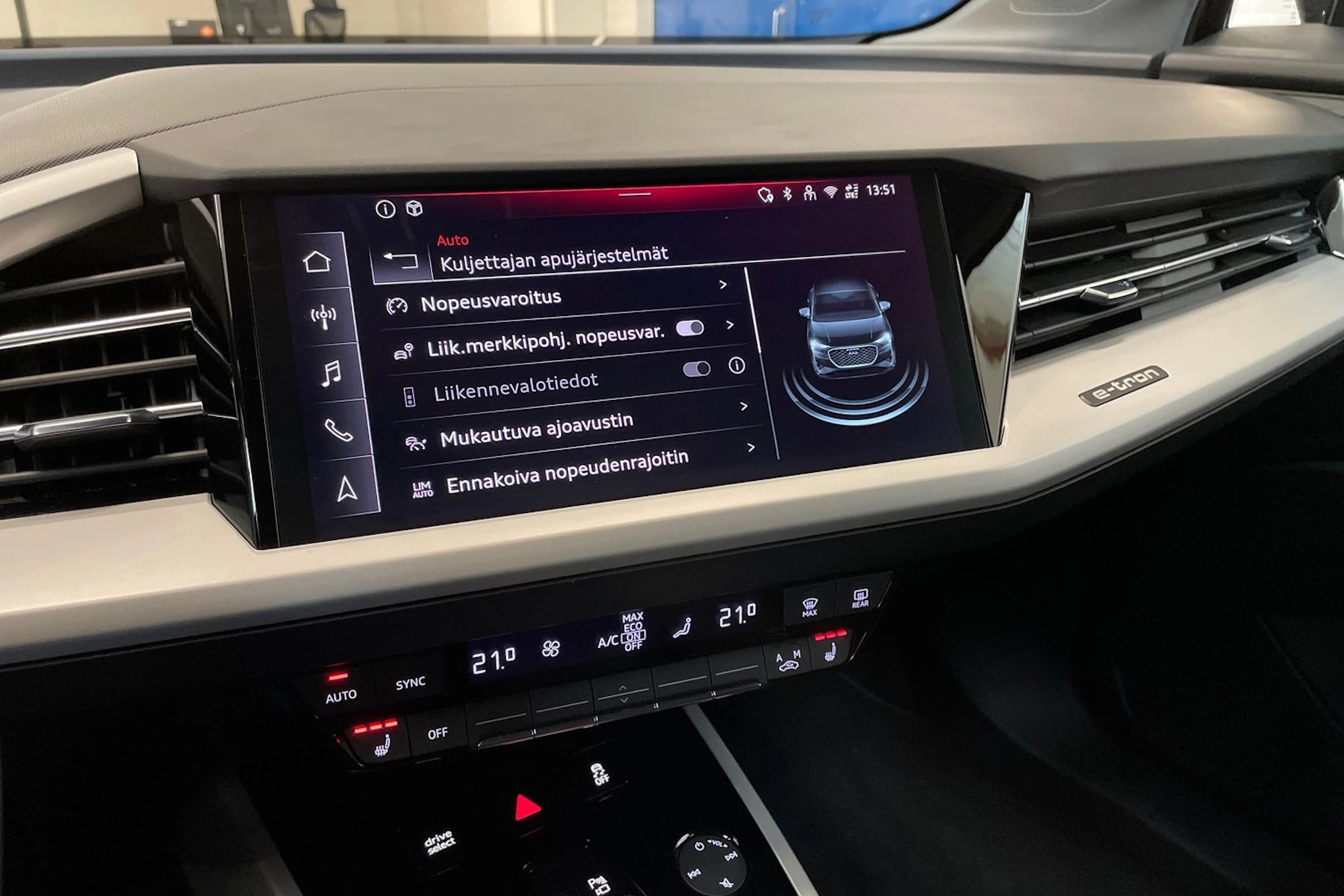 musta Audi Q4 e-tron 2024 kuva 24.