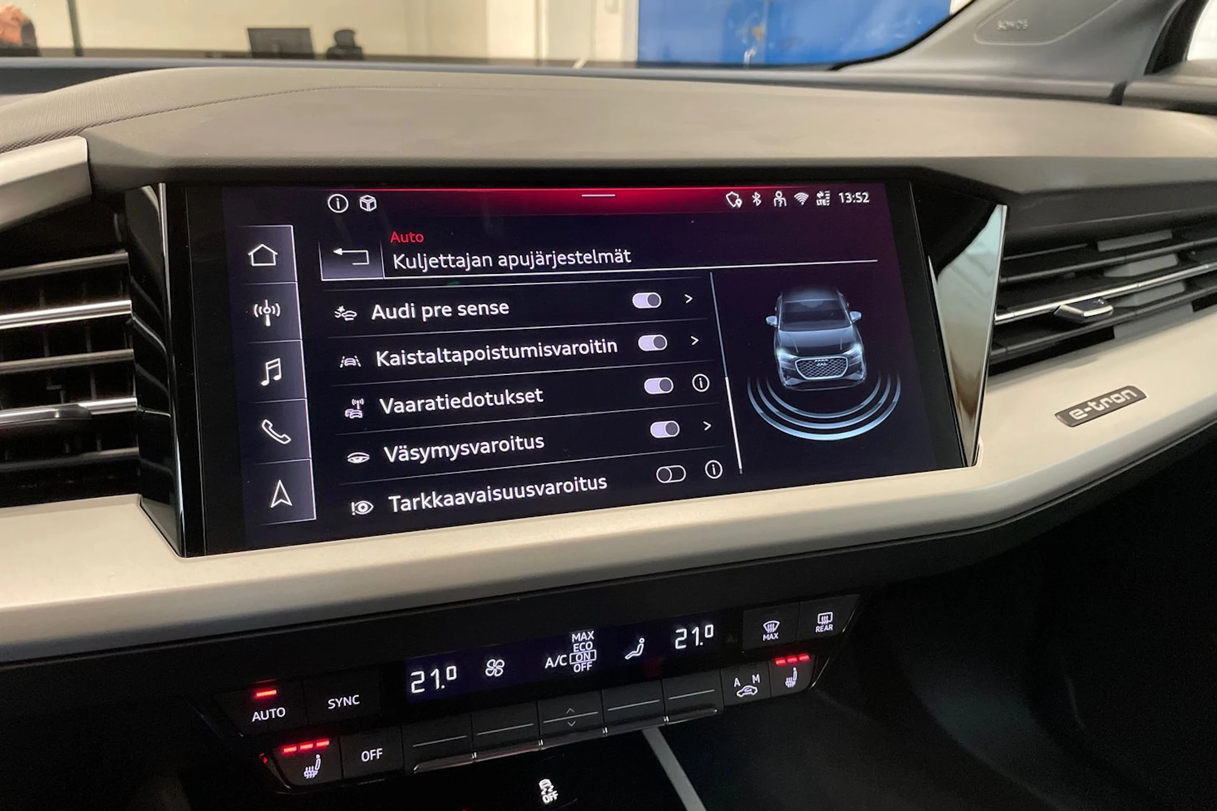 musta Audi Q4 e-tron 2024 kuva 25.
