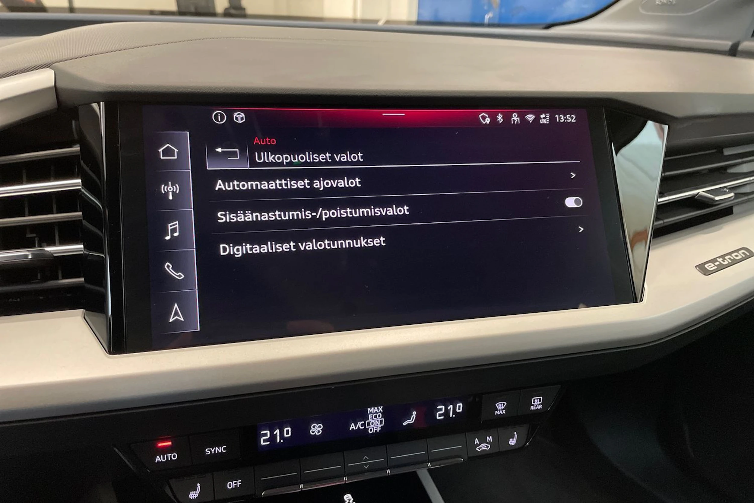 musta Audi Q4 e-tron 2024 kuva 27.