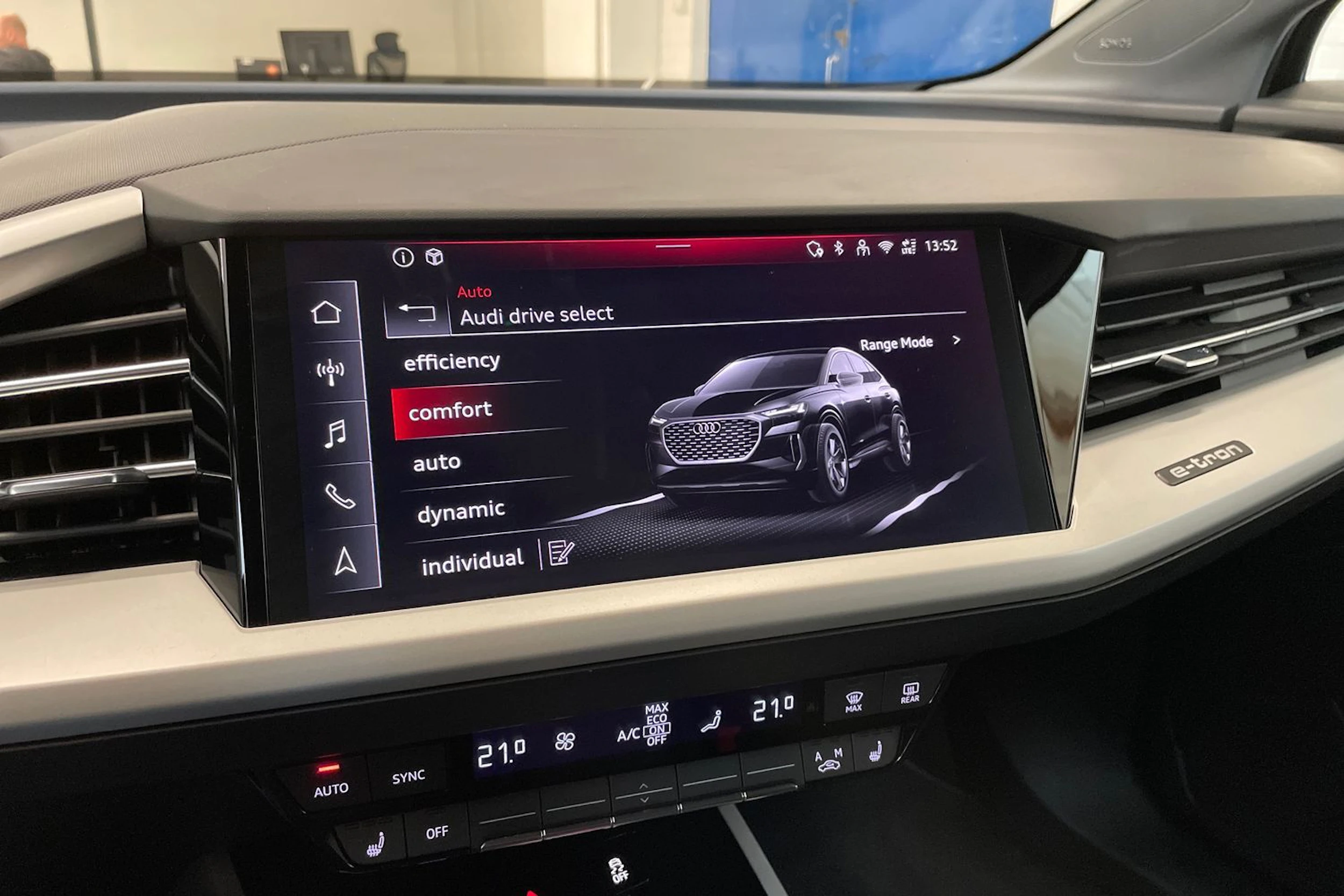 musta Audi Q4 e-tron 2024 kuva 28.