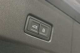 sininen Audi Q4 e-tron 2024 kuva 14.