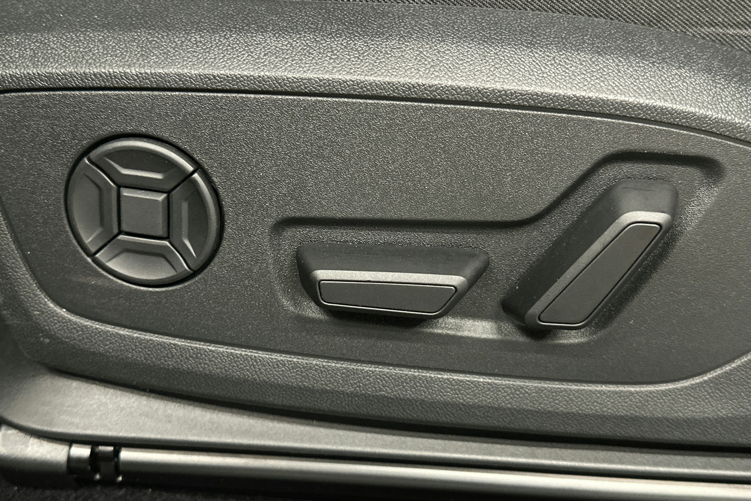 sininen Audi Q4 e-tron 2024 kuva 18.