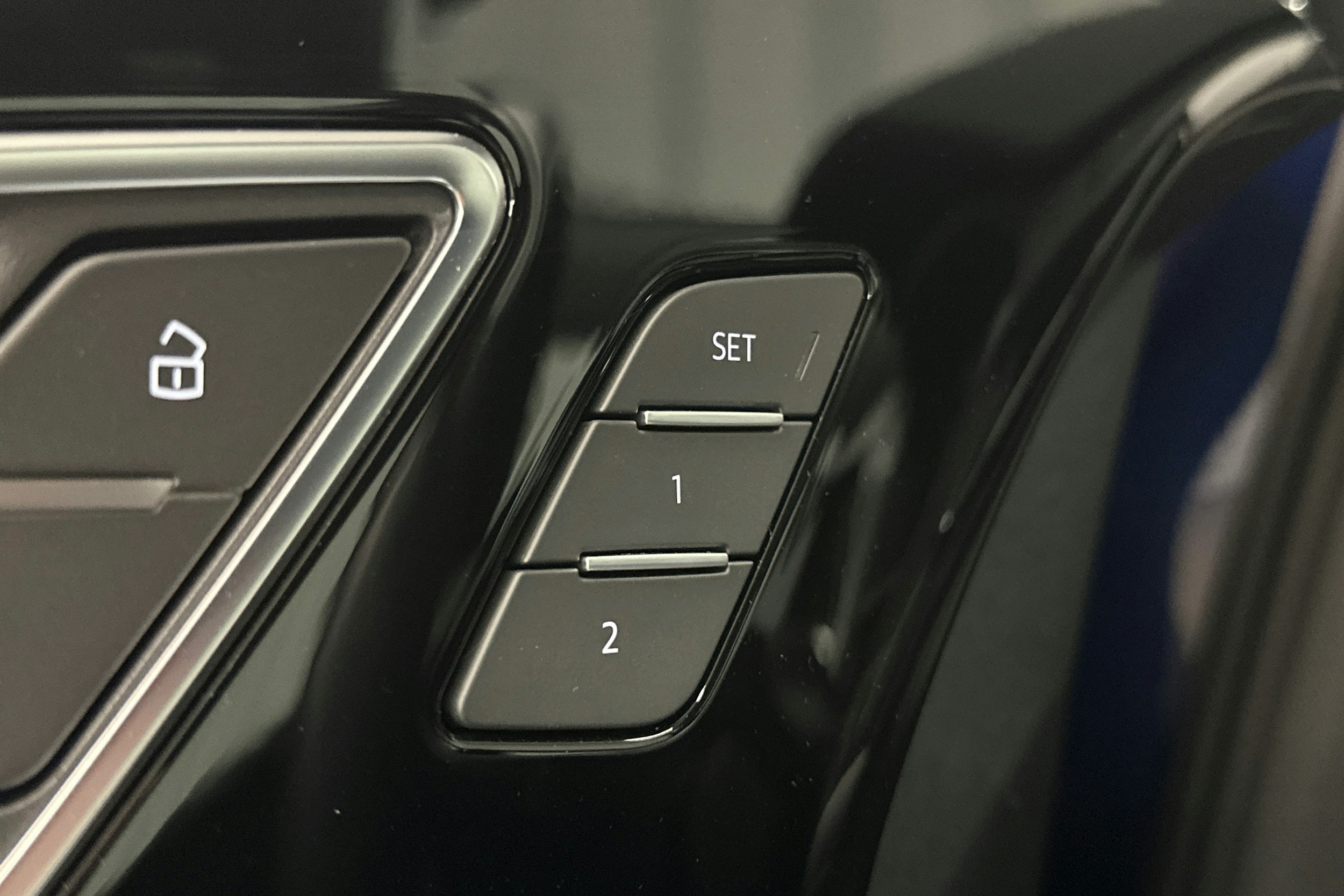 sininen Audi Q4 e-tron 2024 kuva 19.