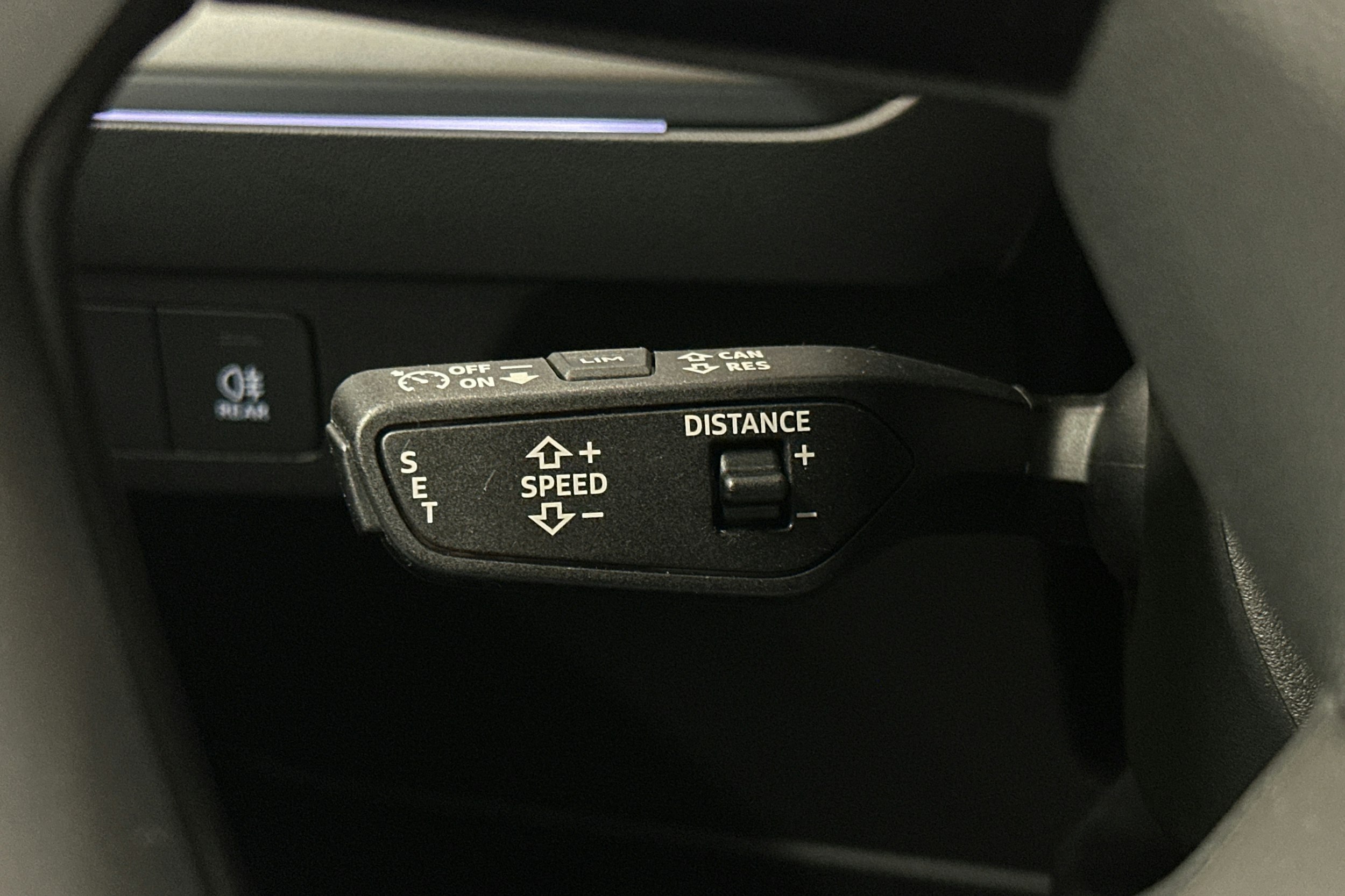 sininen Audi Q4 e-tron 2024 kuva 23.