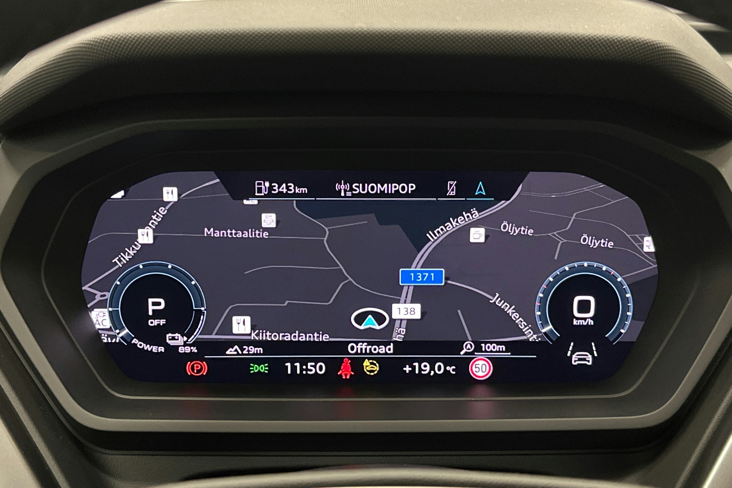 sininen Audi Q4 e-tron 2024 kuva 24.