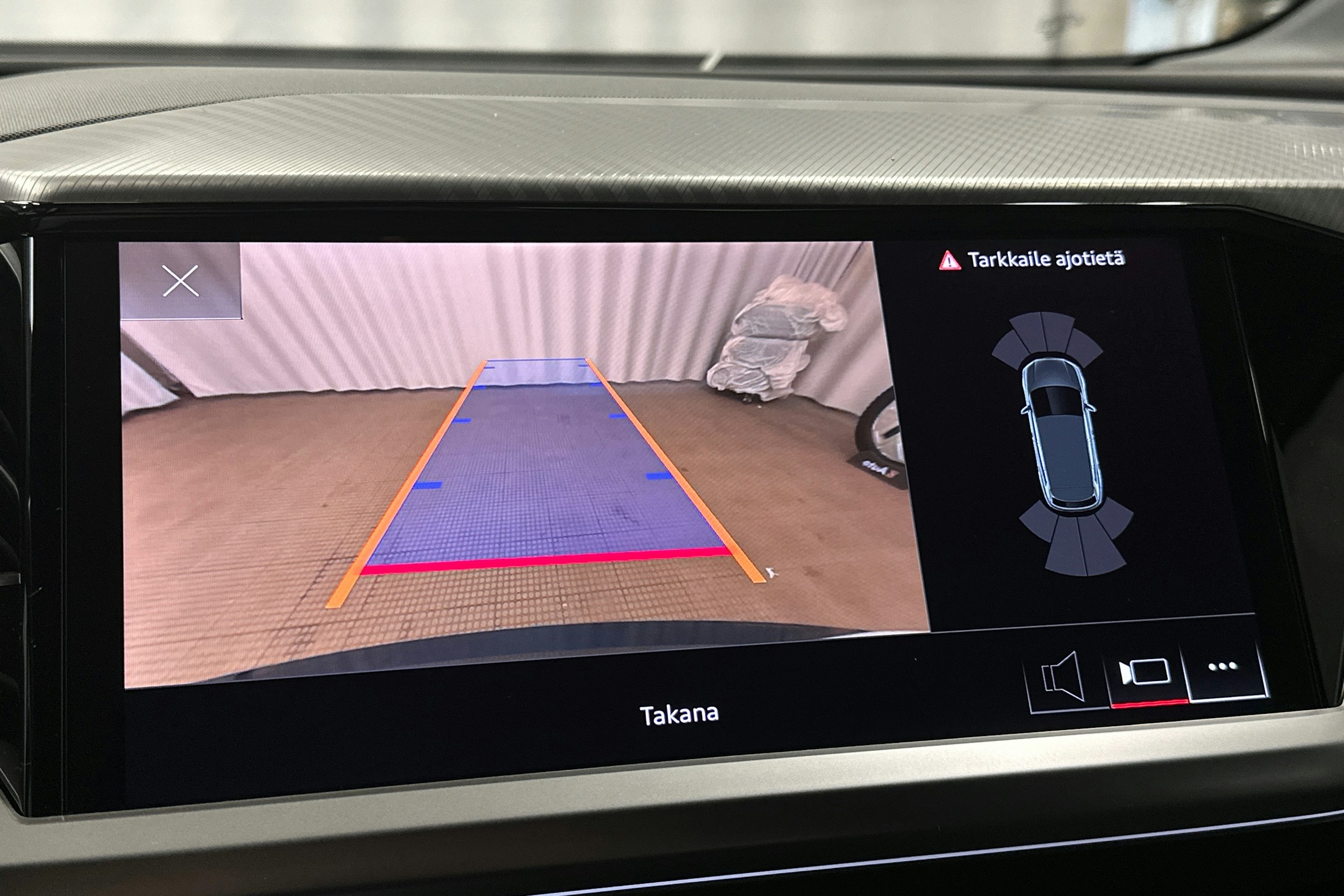 sininen Audi Q4 e-tron 2024 kuva 31.