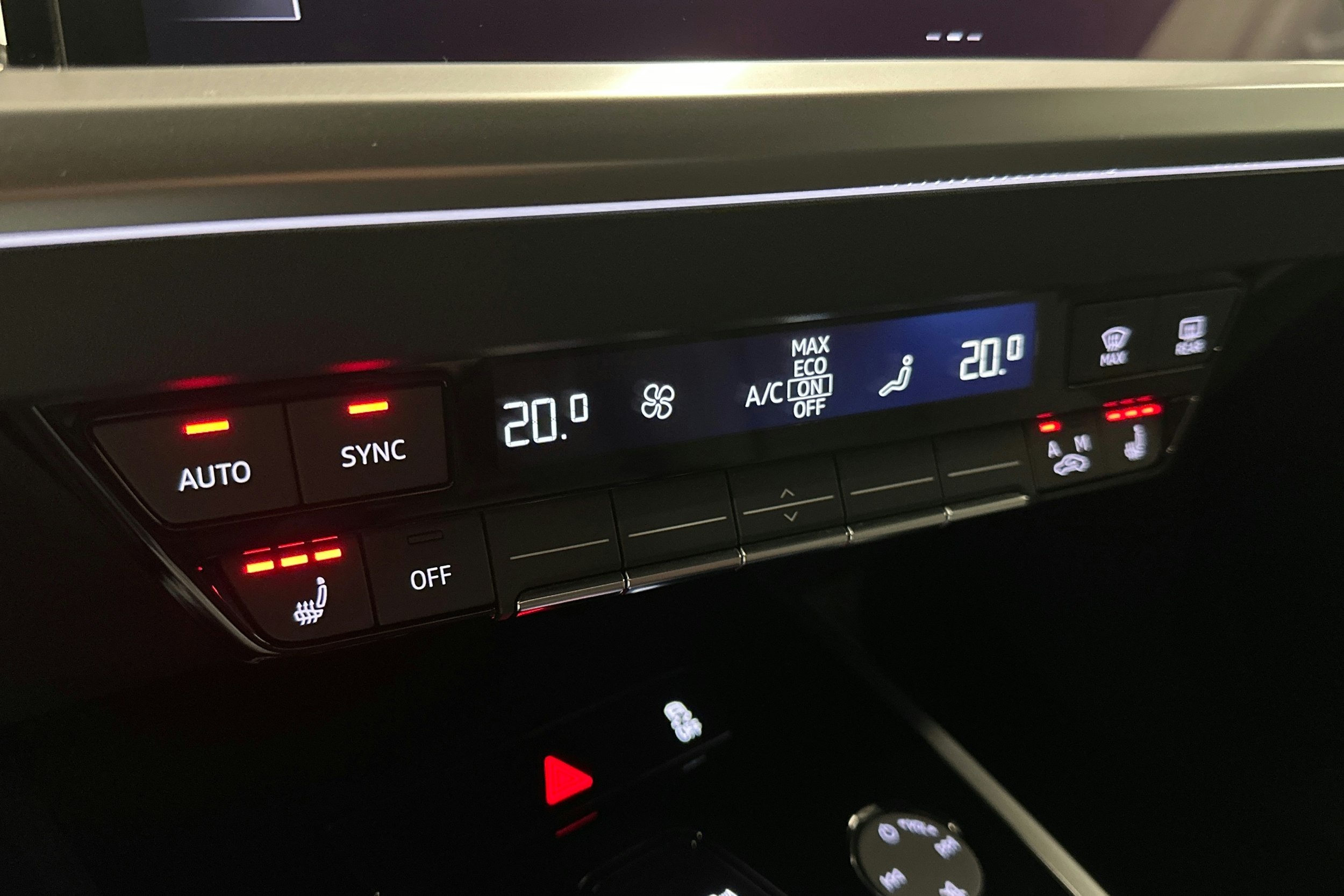 sininen Audi Q4 e-tron 2024 kuva 32.