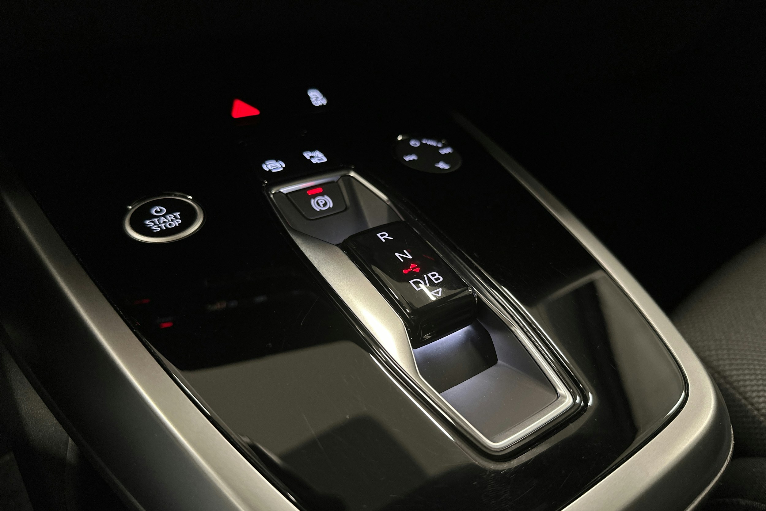 sininen Audi Q4 e-tron 2024 kuva 33.