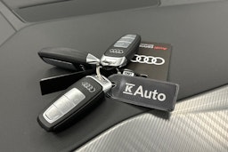 sininen Audi Q4 e-tron 2024 kuva 34.
