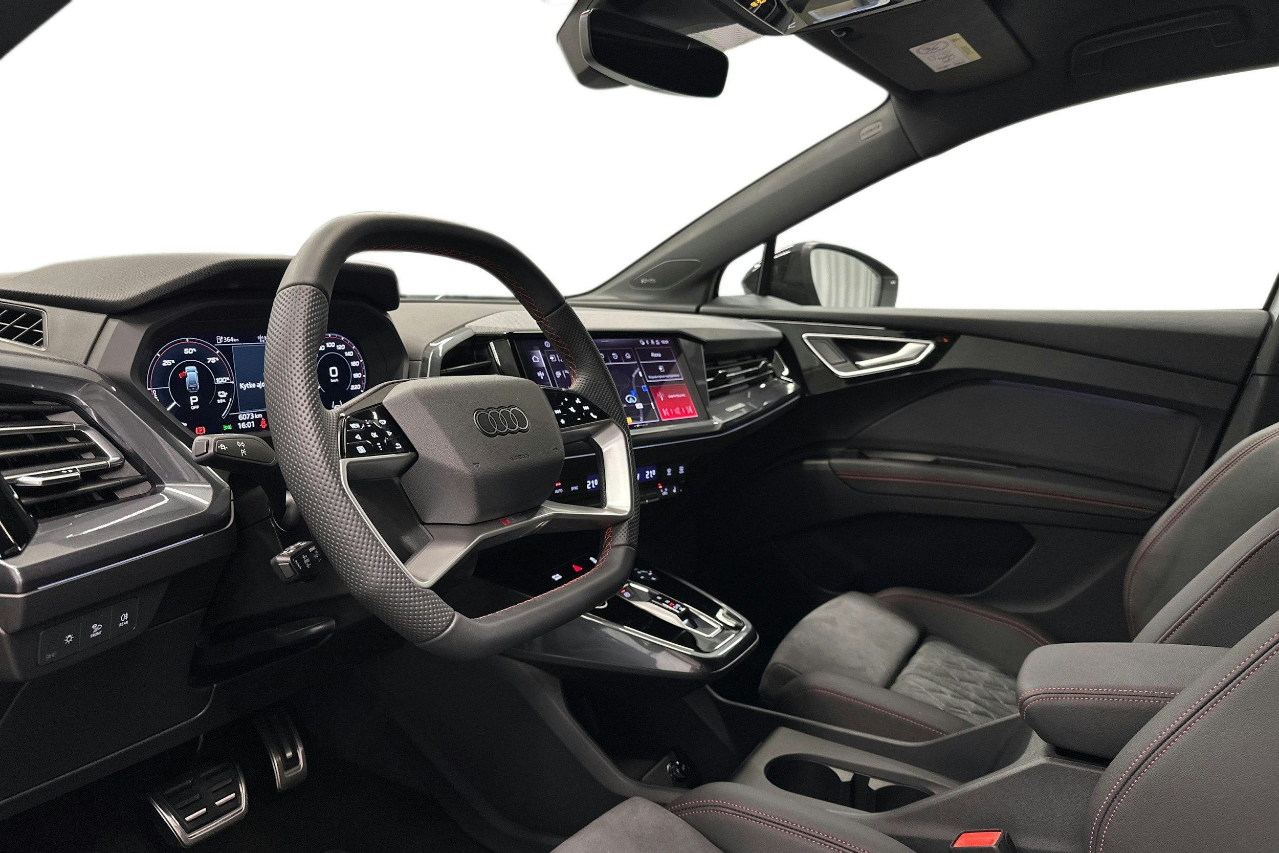 valkoinen Audi Q4 e-tron 2024 kuva 7.