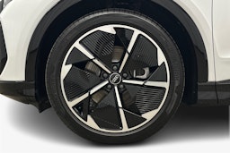 valkoinen Audi Q4 e-tron 2024 kuva 11.