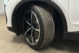 valkoinen Audi Q4 e-tron 2024 kuva 13.