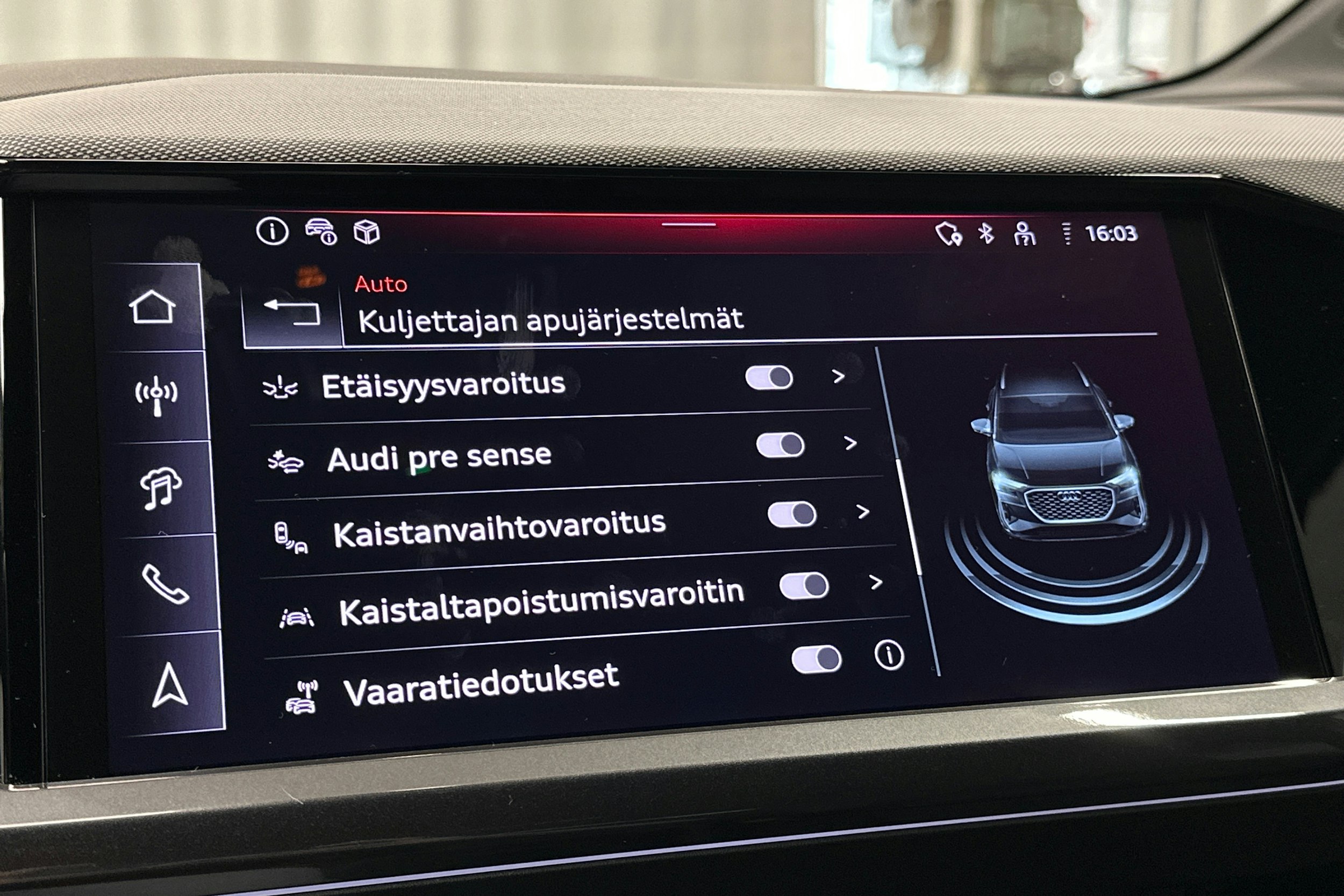 valkoinen Audi Q4 e-tron 2024 kuva 30.