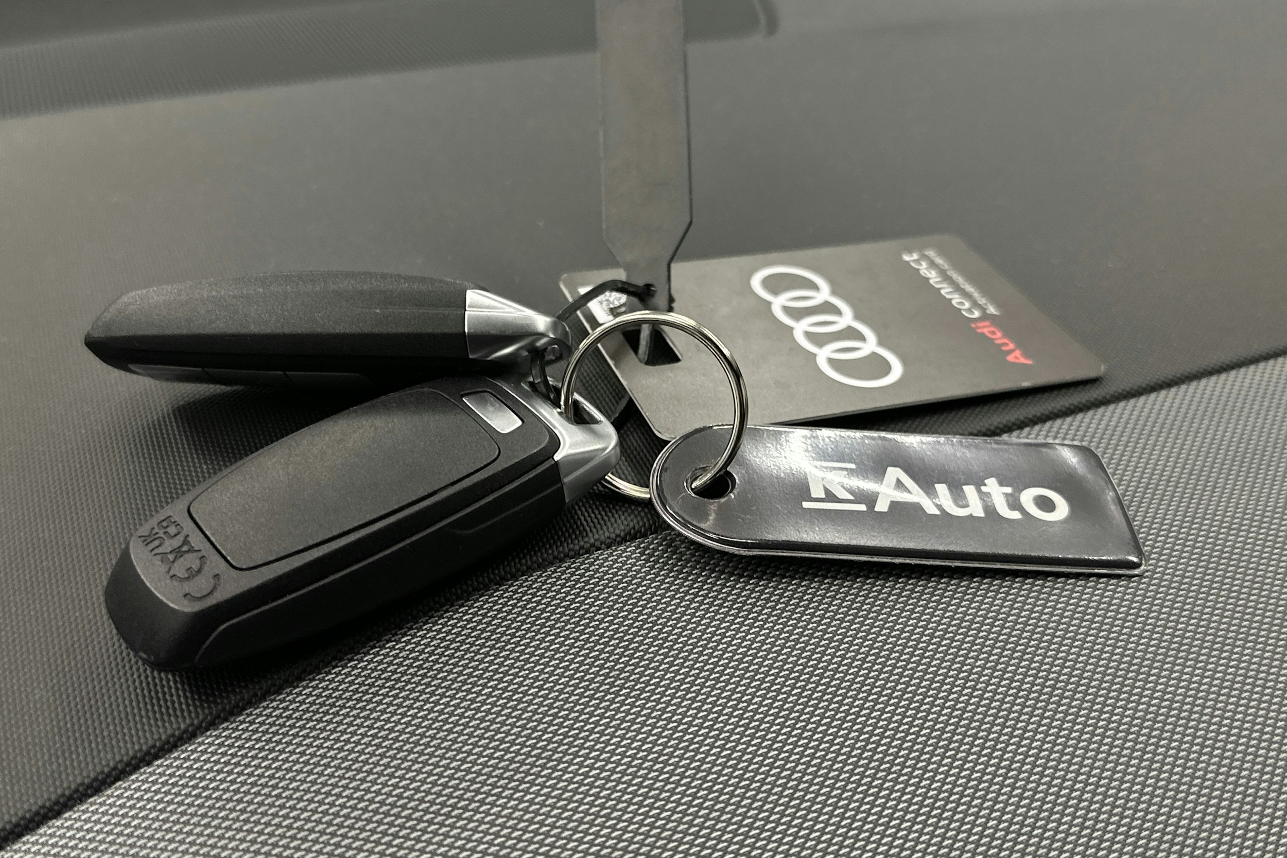 valkoinen Audi Q4 e-tron 2024 kuva 36.