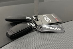 valkoinen Audi Q4 e-tron 2024 kuva 36.