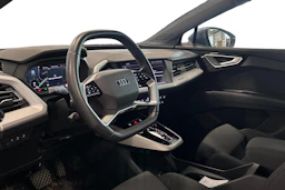 sininen Audi Q4 e-tron 2024 kuva 3.